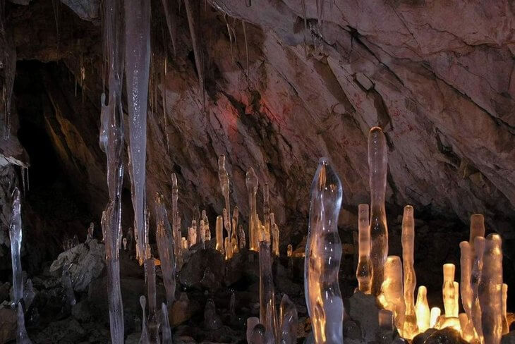 غار یخ مراد چالوس